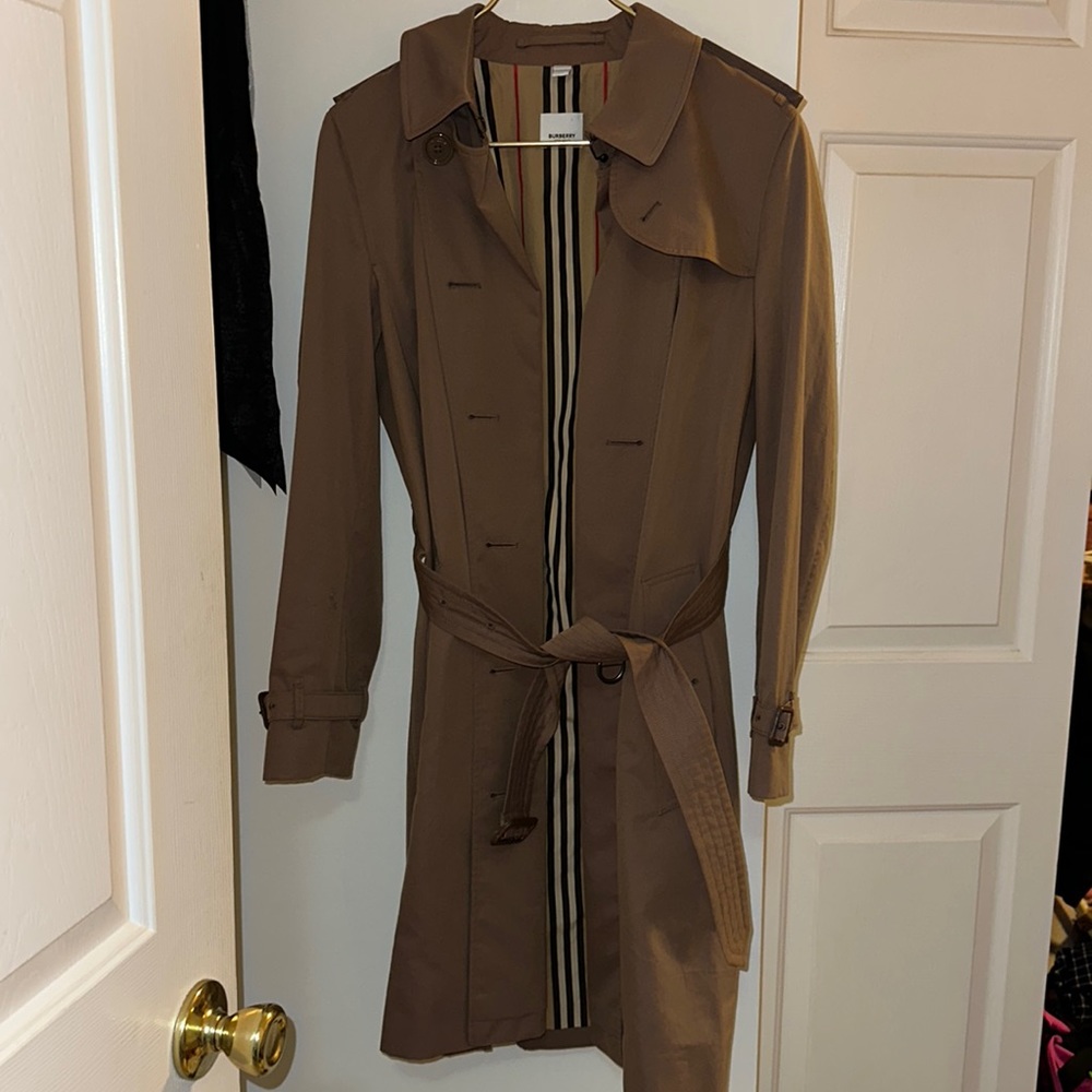 Authentic Burberry Trenchcoat